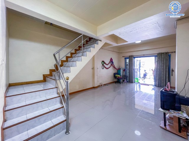 *****ทาวน์เฮ้าส์มือสองย่านนนทบุรี ม.เหนือฟ้าโฟร์ บ้านกล้วย-ไทรน้อย เนื้อที่ 17 ตร.ว. ฟังก์ชัน 2 ห้องนอน 2 ห้องน้ำ 1 ที่จอดรถ แถมฟรี! 1 เครื่องปรับอากาศ 1 เครื่องดูดควัน ทำเลดี เพียง 10 นาทีถึงถ.กาญจนาภิเษก ใกล้เซ็นทรัลเวสท์เกต และรถไฟฟ้าสายสีม่วง "สถานีคลองบางไผ่" ราคาไม่แพง!